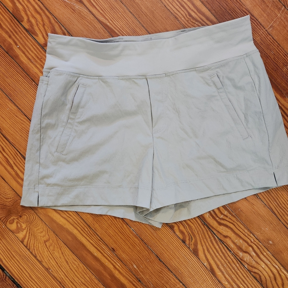 Athleta Trekkie North Short size 10 Tan